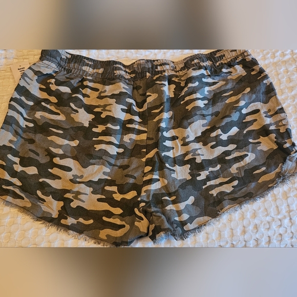 Kismet Green and Brown Cargo Shorts - Picture 2 of 3